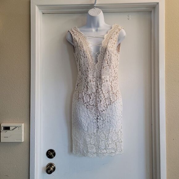 Fashion nova azelia lace dress with built-in body suit - Picture 4 of 8